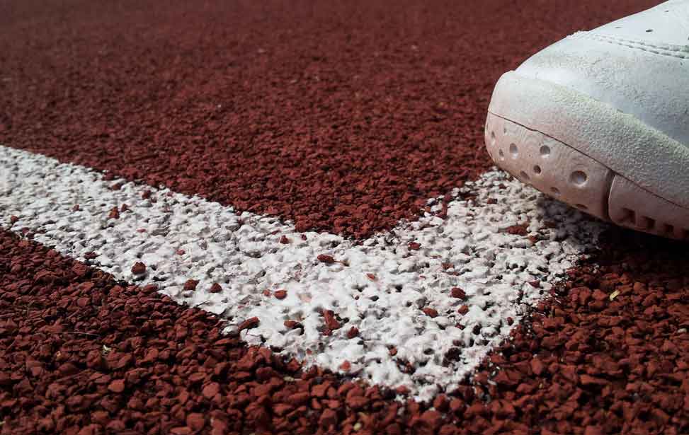 Egal ob Sportplätze, Tennisplätze, Feizeitflächen, Sportbahnen - wir erstellen Grand- und Tennenflächen mit unserm innovativen Flächenfertiger äußerst schnell und kostengünstig.