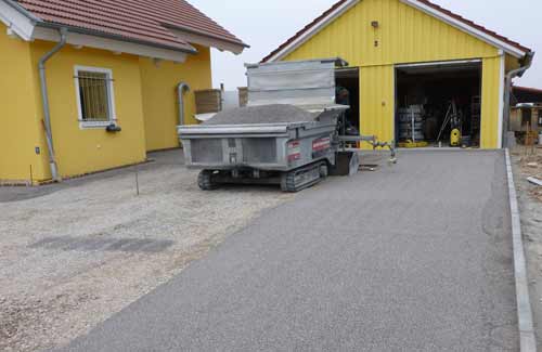 Splitt-Breschsand-Mischung für eine kleine Pflasterfläche in Roding.