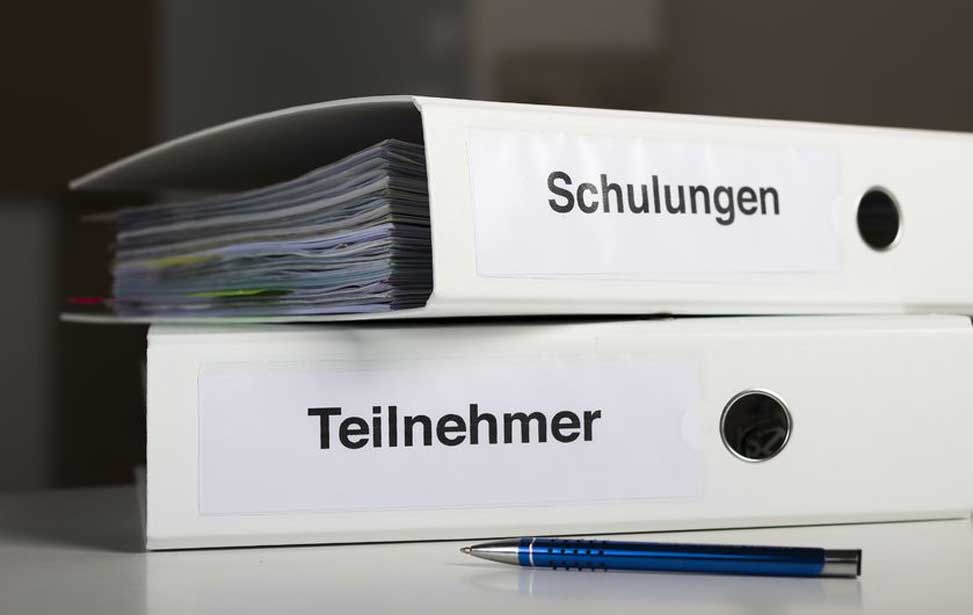 Wir schulen die Theorie und Praxis der Arbeit mit dem Flächenfertigers zum sicheren Umgang und richtigen Bedienung.
